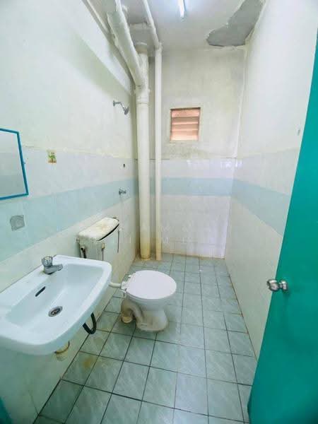 Residential Land for Sale in Bandar Putra Permai (Seri Kembangan) - Muhammad Nazli Mohd Amin - Bathroom - PropertyGuru.com.my