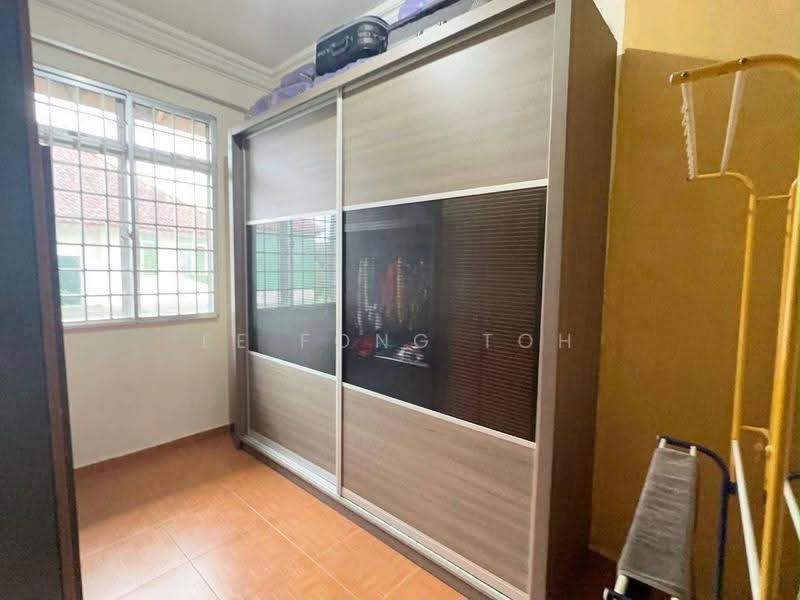 Rumah Berkembar untuk Dijual di Taman Bukit Kempas (Tampoi) - Ee Fong Toh - Bedroom - PropertyGuru.com.my