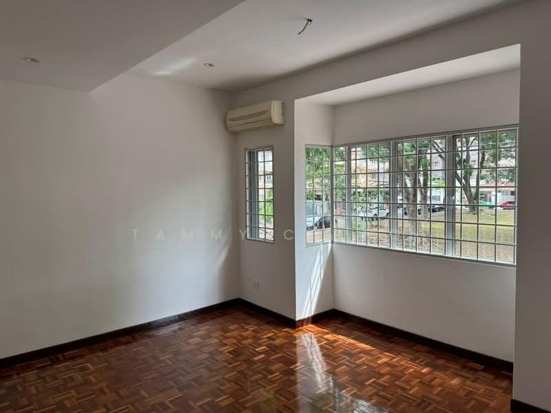 2.5-storey Terraced House for Sale in Taman Kelana Idaman (Ara Damansara) - Tammy Chung - PropertyGuru.com.my