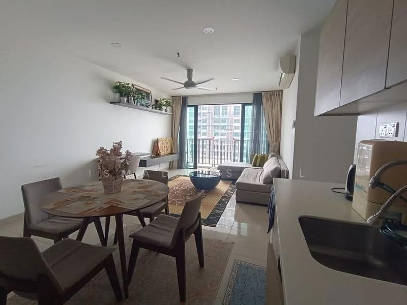Kediaman Servis untuk Dijual di i-Suite @ i-City - Ismadi Ismail - Living Room - PropertyGuru.com.my