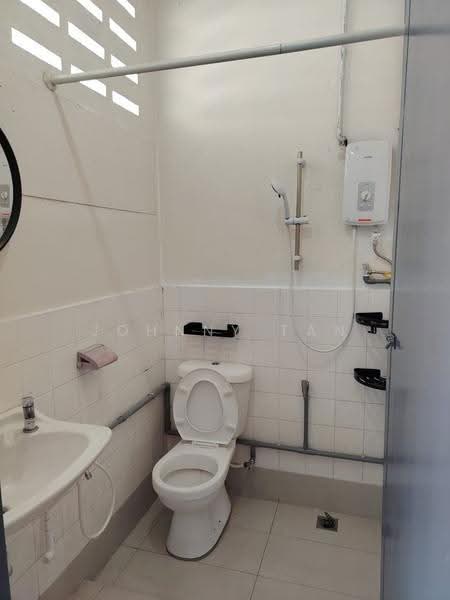 1-storey Terraced House for Rent in Sea Park (Petaling Jaya) - Johnny Tan - Bathroom - PropertyGuru.com.my