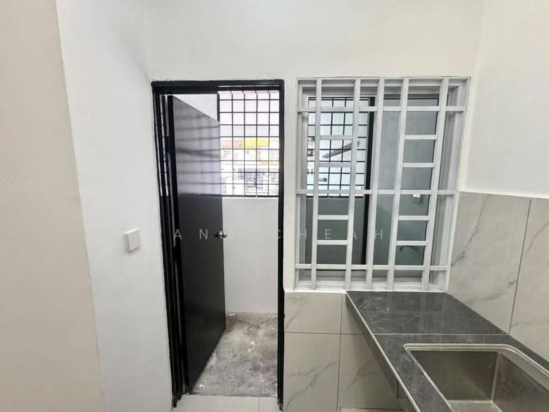 2-storey Terraced House for Sale in Taman Subang Permai (Subang Jaya) - Nana Cheah - Kitchen - PropertyGuru.com.my