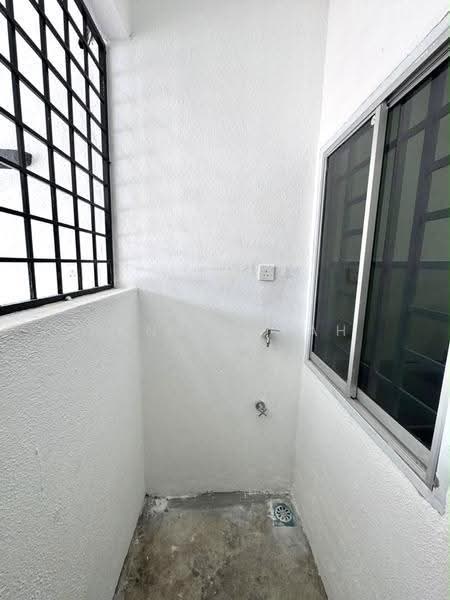 2-storey Terraced House for Sale in Taman Subang Permai (Subang Jaya) - Nana Cheah - Balcony - PropertyGuru.com.my