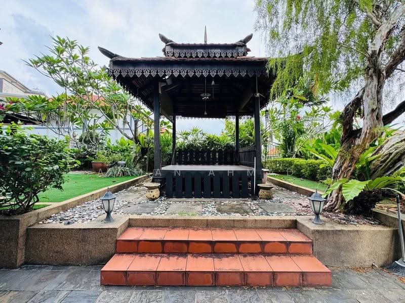 Semi-Detached House for Sale in Subang Bestari (Shah Alam) - Azman Ahmad - Garden - PropertyGuru.com.my