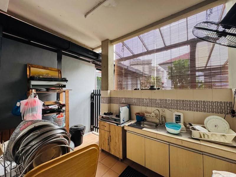 Semi-Detached House for Sale in Subang Bestari (Shah Alam) - Azman Ahmad - Kitchen - PropertyGuru.com.my