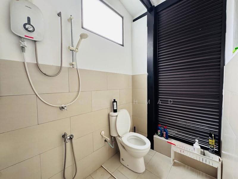 Semi-Detached House for Sale in Subang Bestari (Shah Alam) - Azman Ahmad - Bathroom - PropertyGuru.com.my