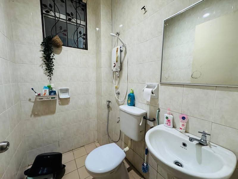 Semi-Detached House for Sale in Subang Bestari (Shah Alam) - Azman Ahmad - Bathroom - PropertyGuru.com.my