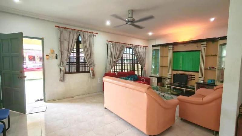 Rumah Teres 2-Tingkat untuk Dijual di Taman Cempaka (Ipoh) - Amie Chong - Living Room - PropertyGuru.com.my