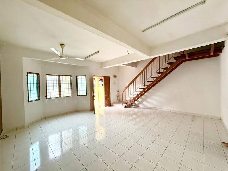 Rumah Teres 2-Tingkat untuk Dijual di Taman Kasih (Cheras) - Muhd Khairulnawawi Kamaruddin - Living Room - PropertyGuru.com.my