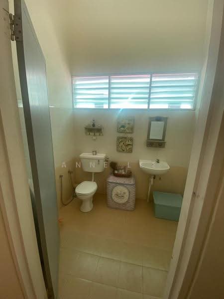 Rumah Teres untuk Dijual di Island Glades (Jelutong) - Anne Lee - Bathroom - PropertyGuru.com.my