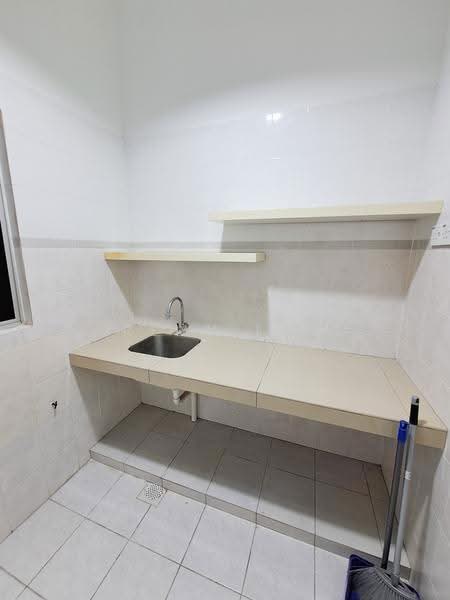 Rumah Bandar untuk Dijual di Bandar Mahkota Cheras (Cheras) - Remy Lim - Kitchen - PropertyGuru.com.my