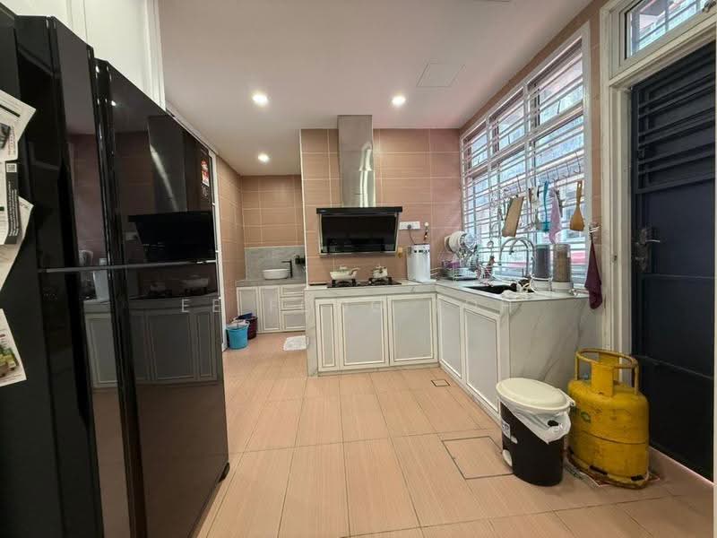 2-storey Terraced House for Sale in Taman Bestari Indah (Ulu Tiram) - Ee Fong Toh - Kitchen - PropertyGuru.com.my