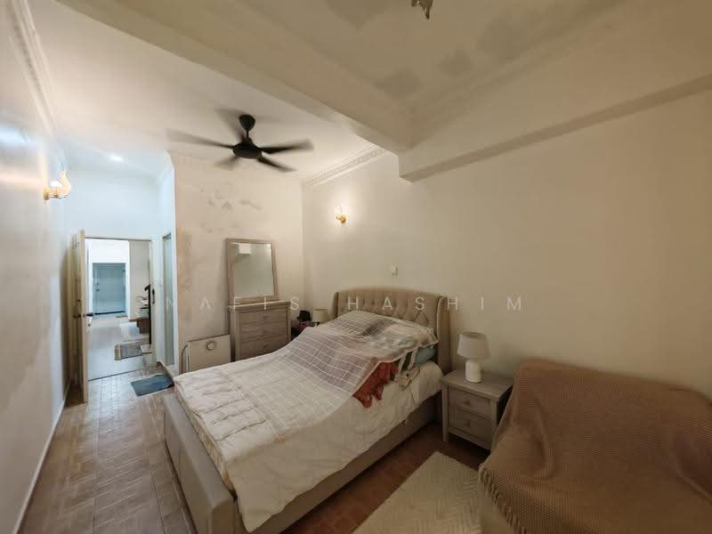 1.5-storey Terraced House for Sale in Taman Cempaka (Ampang) - Nafis Hashim - Bedroom - PropertyGuru.com.my