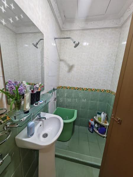 1.5-storey Terraced House for Sale in Taman Cempaka (Ampang) - Nafis Hashim - Bathroom - PropertyGuru.com.my