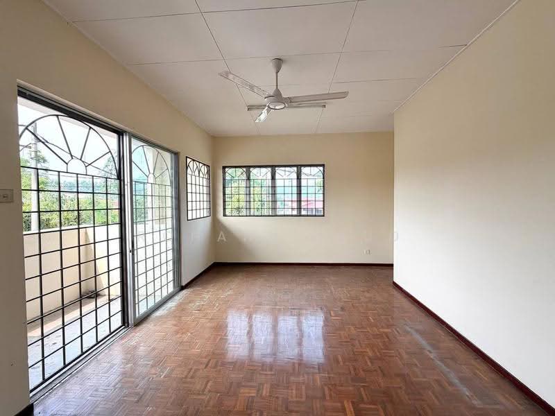 Cluster House for Sale in Taman Garing Utama (Rawang) - Rohani Daud - Living Room - PropertyGuru.com.my
