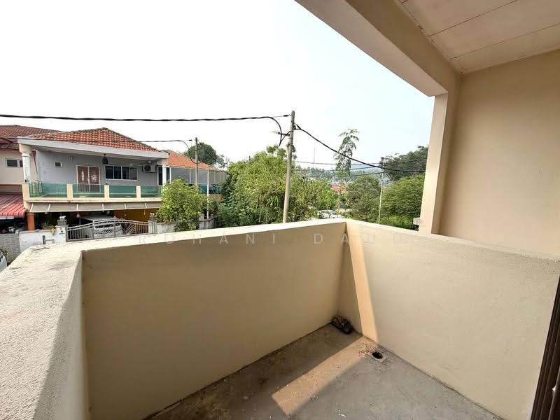 Cluster House for Sale in Taman Garing Utama (Rawang) - Rohani Daud - Balcony - PropertyGuru.com.my