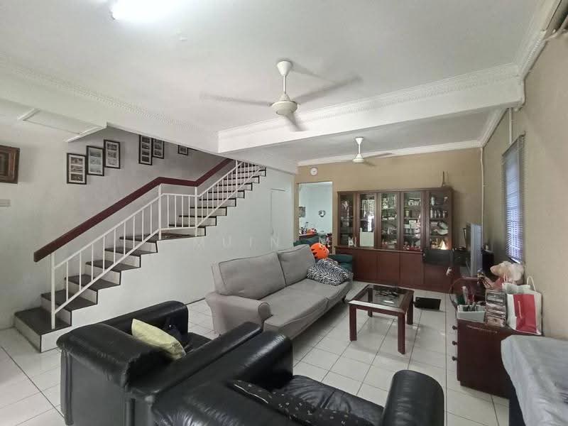 Rumah Teres 2-Tingkat untuk Dijual di Damansara Damai (Selangor) - Muin Mn - Living Room - PropertyGuru.com.my