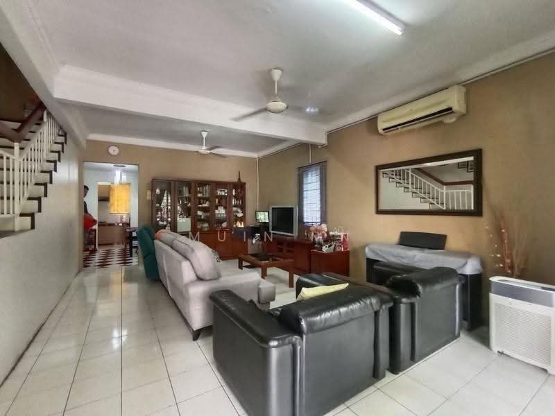 Rumah Teres 2-Tingkat untuk Dijual di Damansara Damai (Selangor) - Muin Mn - Living Room - PropertyGuru.com.my