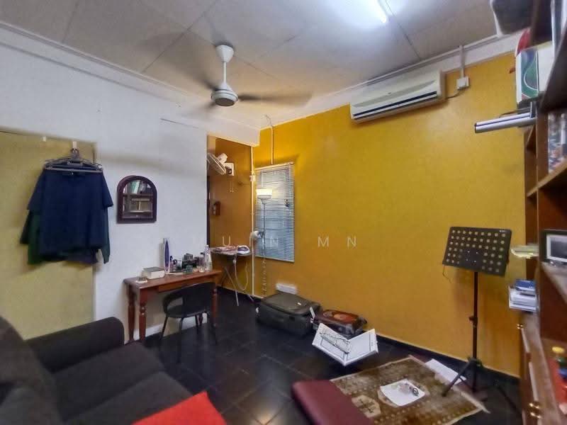 Rumah Teres 2-Tingkat untuk Dijual di Damansara Damai (Selangor) - Muin Mn - Living Room - PropertyGuru.com.my
