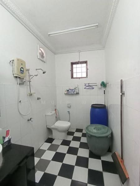 Rumah Teres 2-Tingkat untuk Dijual di Damansara Damai (Selangor) - Muin Mn - Bathroom - PropertyGuru.com.my
