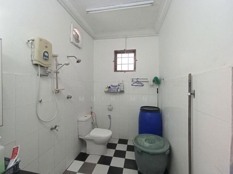 Rumah Teres 2-Tingkat untuk Dijual di Damansara Damai (Selangor) - Muin Mn - Bathroom - PropertyGuru.com.my