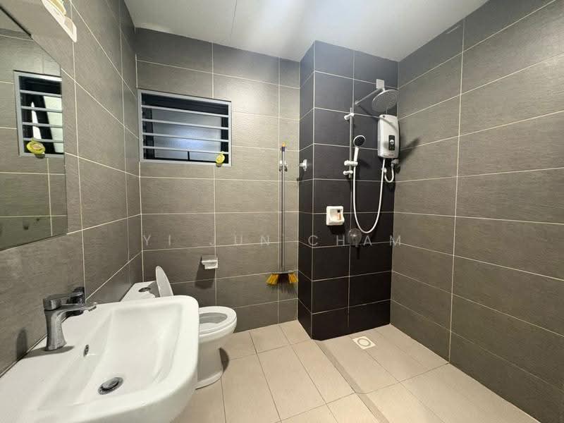 Kondominium untuk Disewa di The Henge - Yi Jun Cham - Bathroom - PropertyGuru.com.my
