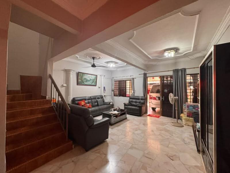 2-storey Terraced House for Sale in Taman Bukit Tiram (Ulu Tiram) - Ee Fong Toh - Living Room - PropertyGuru.com.my