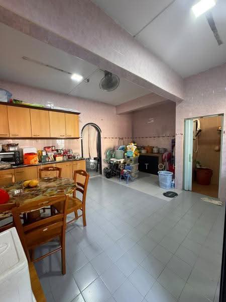 2-storey Terraced House for Sale in Taman Bukit Tiram (Ulu Tiram) - Ee Fong Toh - Kitchen - PropertyGuru.com.my