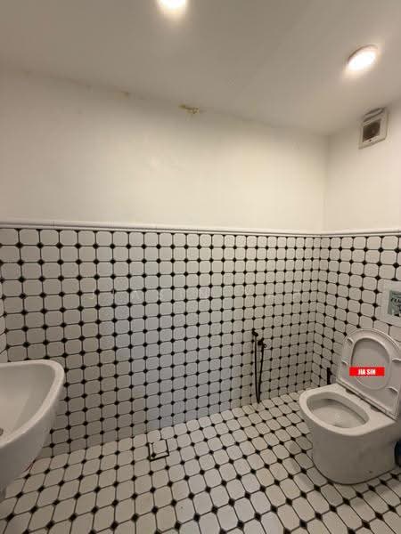 Kedai untuk Disewa di George Town (Penang) - Jiasin Yap - Bathroom - PropertyGuru.com.my