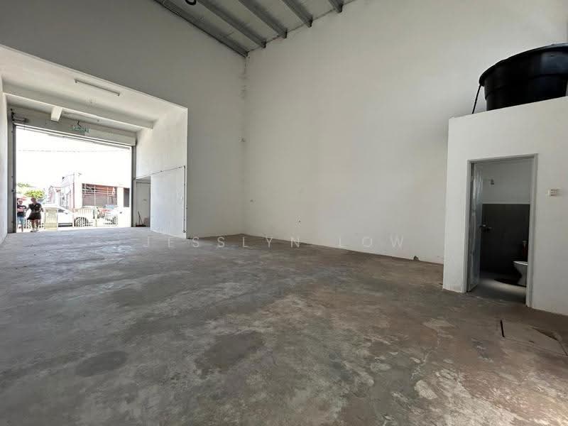 Shop / Office for Rent in Taman Merdeka Jaya (Batu Berendam) - Jesslyn Low - Entrance - PropertyGuru.com.my
