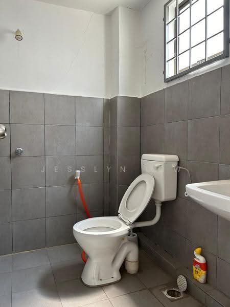Shop / Office for Rent in Taman Merdeka Jaya (Batu Berendam) - Jesslyn Low - Bathroom - PropertyGuru.com.my