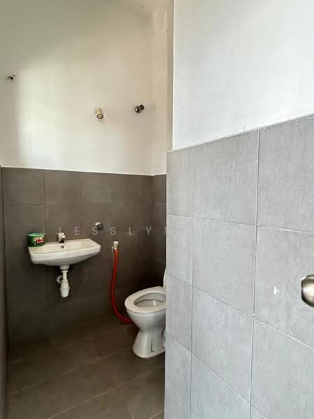 Shop / Office for Rent in Taman Merdeka Jaya (Batu Berendam) - Jesslyn Low - Bathroom - PropertyGuru.com.my