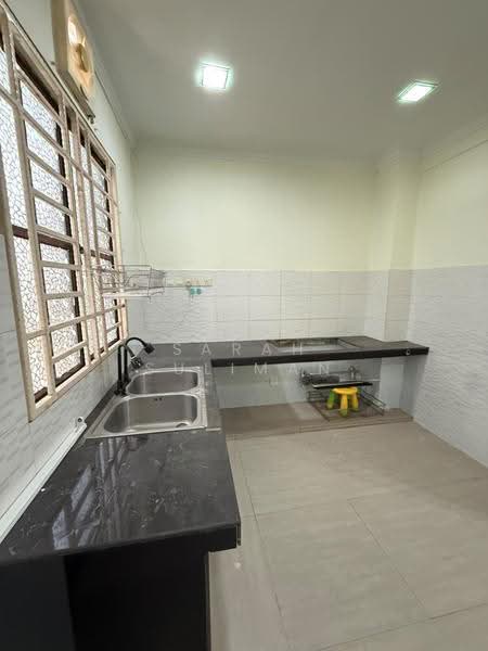 Rumah Teres 2-Tingkat untuk Disewa di Batu Caves (Selangor) - Sarah Suliman - Kitchen - PropertyGuru.com.my