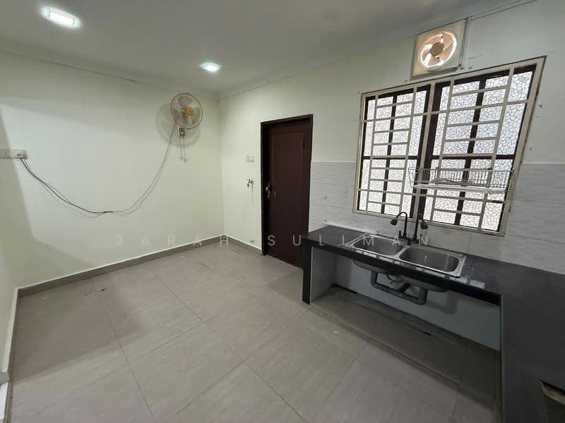 Rumah Teres 2-Tingkat untuk Disewa di Batu Caves (Selangor) - Sarah Suliman - Kitchen - PropertyGuru.com.my