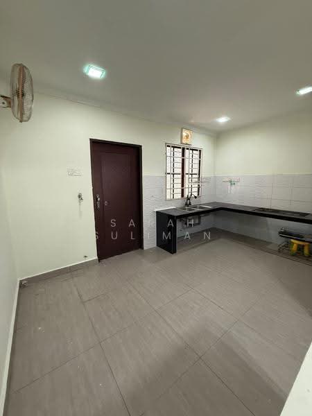 Rumah Teres 2-Tingkat untuk Disewa di Batu Caves (Selangor) - Sarah Suliman - Kitchen - PropertyGuru.com.my