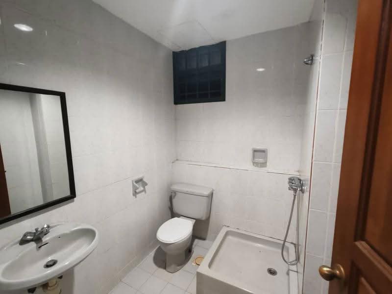 Kondominium untuk Disewa di The Wadihana - Daniel Yong - Bathroom - PropertyGuru.com.my