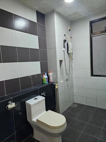 Apartment for Rent at Austin Regency (Pangsapuri Austin Perdana) - Aloysius Son - Bathroom - PropertyGuru.com.my