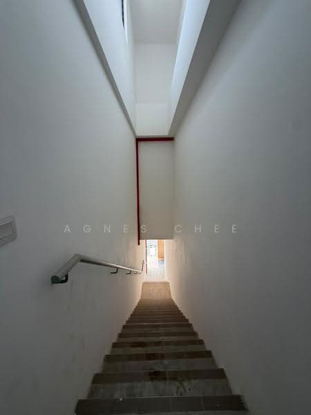 Shop / Office for Rent in Kampung Melayu Sri Kundang (Rawang) - Agnes Chee - Corridor - PropertyGuru.com.my
