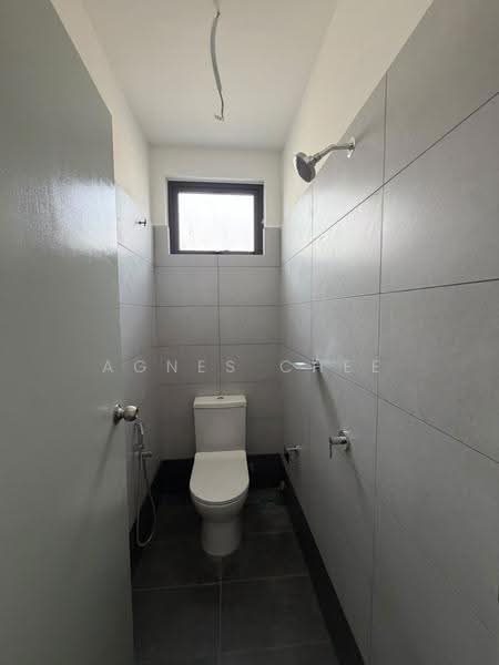 Shop / Office for Rent in Kampung Melayu Sri Kundang (Rawang) - Agnes Chee - Bathroom - PropertyGuru.com.my