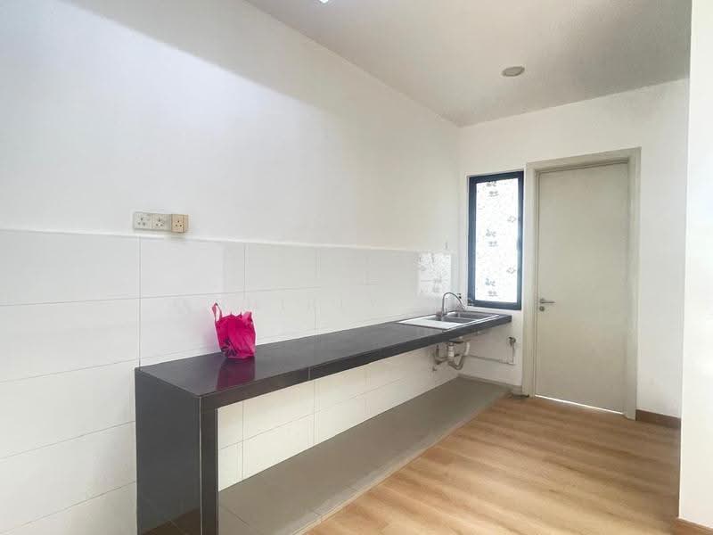 2.5-storey Terraced House for Rent in Rawang (Selangor) - Shirly Ng - Kitchen - PropertyGuru.com.my