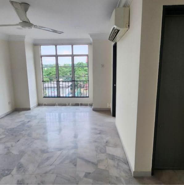 2.5-storey Terraced House for Sale in Taman Puchong Impian (Puchong) - Camie Hoo - Living Room - PropertyGuru.com.my