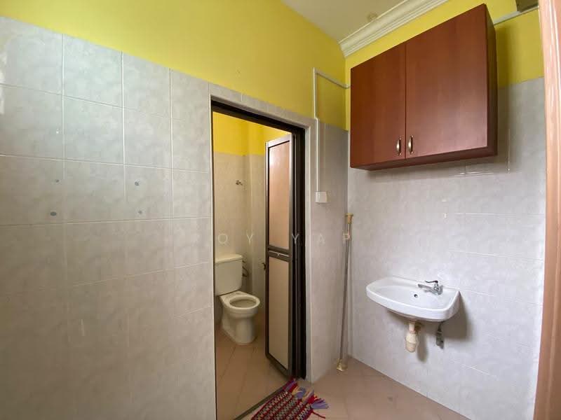 2.5-storey Terraced House for Rent in Taman Perling (Perling) - Roy Yap - Bathroom - PropertyGuru.com.my