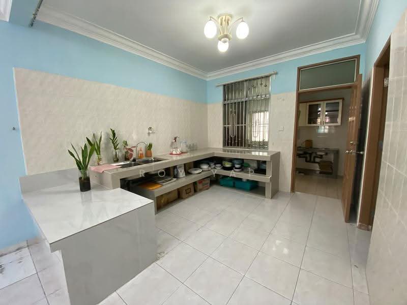 2.5-storey Terraced House for Rent in Taman Perling (Perling) - Roy Yap - Kitchen - PropertyGuru.com.my