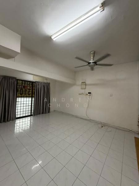 2-storey Terraced House for Sale in Taman Sri Gombak (Gombak) - Andrew Chong - Living Room - PropertyGuru.com.my