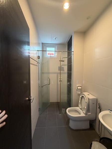 Kondominium untuk Disewa di Scott Residence - Harold Lee - Bathroom - PropertyGuru.com.my