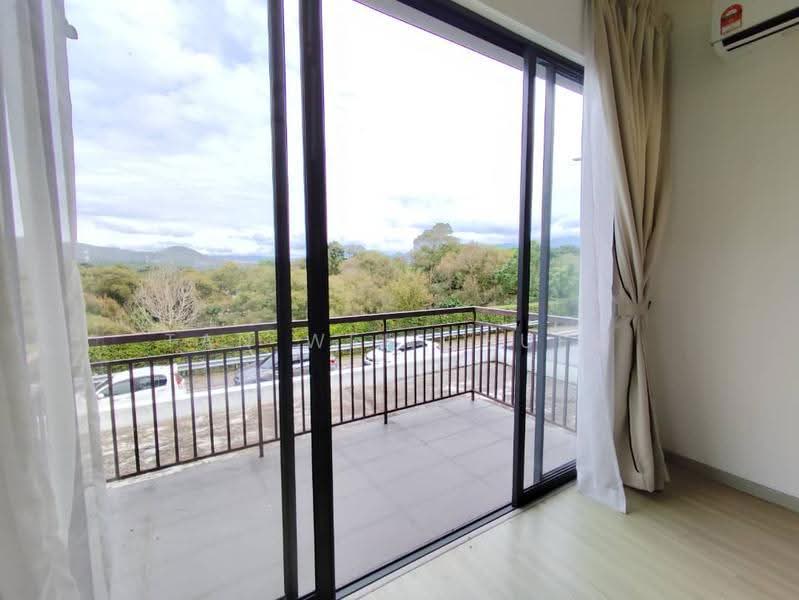 Rumah Banglo untuk Disewa di Semenyih (Selangor) - Tan Wei Chuen - Balcony - PropertyGuru.com.my