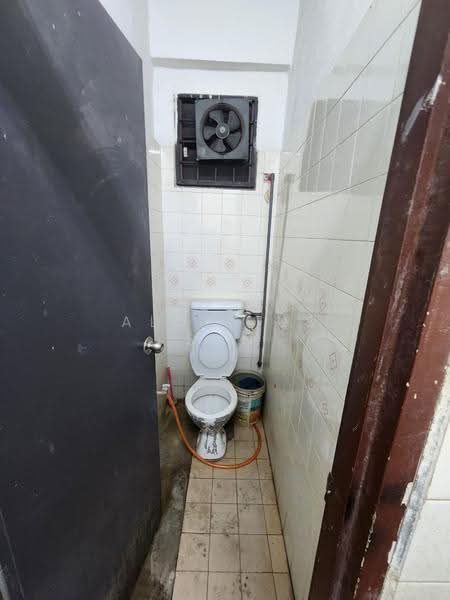 1-storey Terraced House for Sale in Johor Bahru (Johor) - Aloysius Son - Bathroom - PropertyGuru.com.my