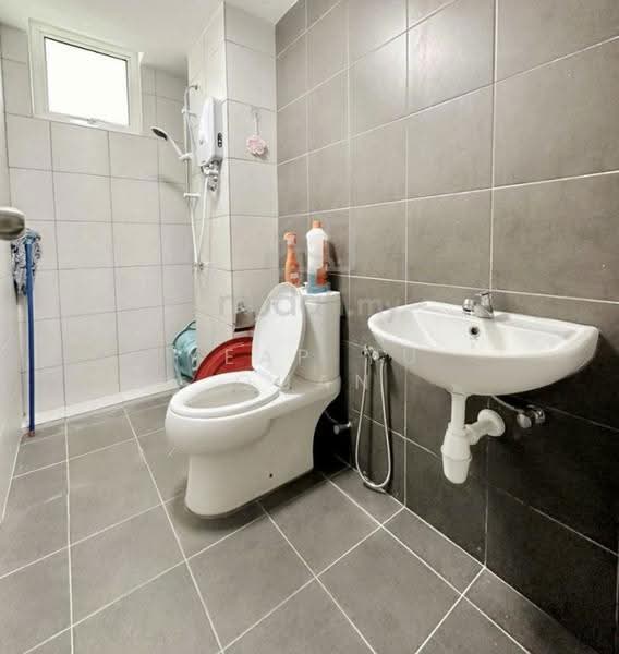 Kondominium untuk Dijual di Fairview Residence - Yeap Yu Quan - Bathroom - PropertyGuru.com.my