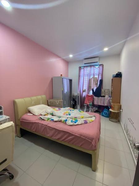 2.5-storey Terraced House for Sale in Taman Scientex Utama (Senai) - kelvin Sii - Bedroom - PropertyGuru.com.my