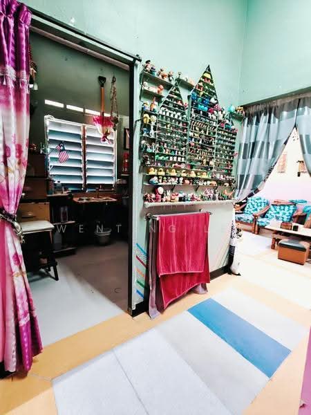 Flat for Sale at Taman Pulai Utama - Wenting Lee - Living Room - PropertyGuru.com.my